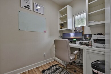 650 Westcross St unit 10, Houston, TX 77018 - photo 5