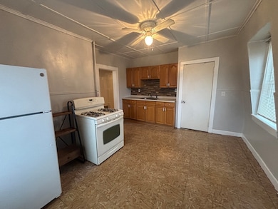 127 Court St unit 3, Plymouth, MA 02360 - photo 2