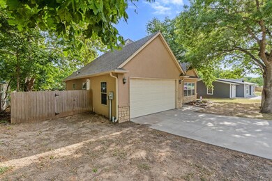 1112 W Ball St, Weatherford, TX 76086 - photo 5