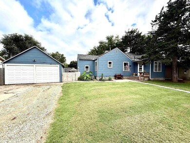 317 W Ruth St, Moundridge, KS 67107 - photo 2