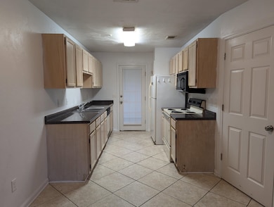 1340 Hancock St unit B, Tallahassee, FL 32304 - photo 3