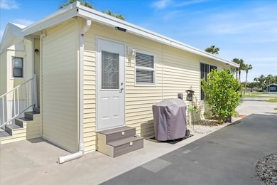 746 Campo Ln, Fort Myers, FL 33908 - photo 2