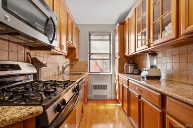 142 Garth Rd unit 2H, Scarsdale, NY 10583 - photo 4