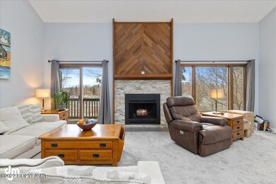 04-Living Room 20220422-DW-5764