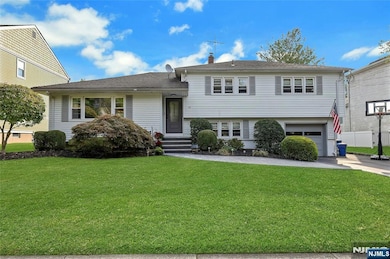 42 Eastbrook Dr, River Edge, NJ 07661 - photo 2