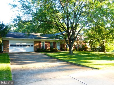 8816 Teresa Ann Ct, Alexandria, VA 22308 - photo 2