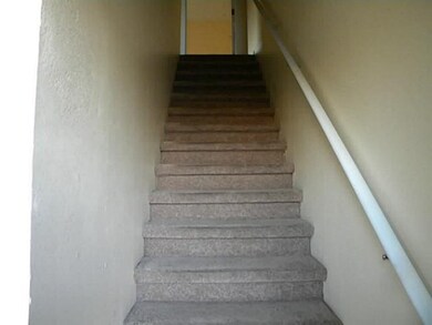 2 Story Unit. All Bedrooms are Up.