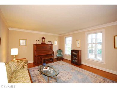Living Room - Bright and spacious!
