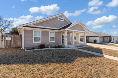 207 Green Oaks Loop, Fredericksburg, TX 78624 - photo 2