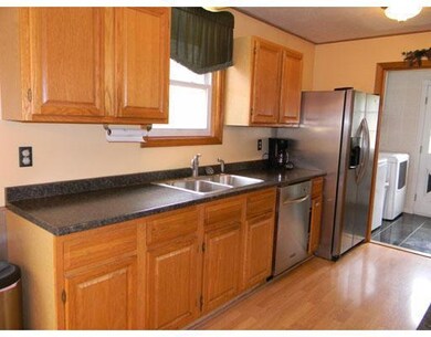 Kitchen. The family cook will enjoy...