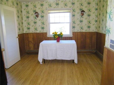 The kitchen dining area is spacous and has the gre