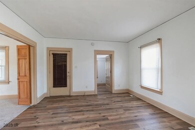 2305 SW 9th St, Des Moines, IA 50315 - photo 5