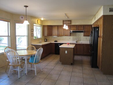 Kitchen & Eating Area