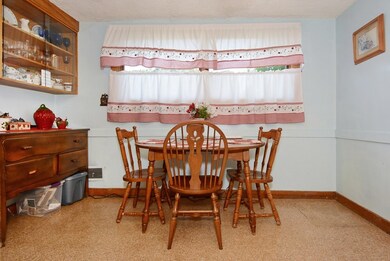 37 Tuttle St, Saugus, MA 01906 - photo 4