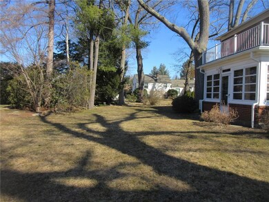 282 Meshanticut Valley Pkwy, Cranston, RI 02920 - photo 3