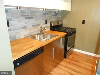 5709 Indian Ct unit 190, Alexandria, VA 22303 - photo 5