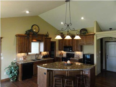 Island kitchen with gorgeous granite!