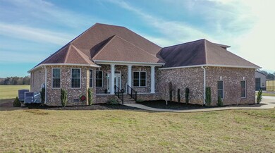 207 Henderson Rd, Shelbyville, TN 37160 - photo 2