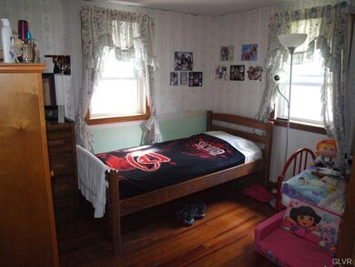 533 Oakwood St, Easton, PA 18045 - photo 5