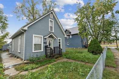 523 6th Ave SW, Cedar Rapids, IA 52404 - photo 2