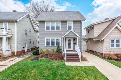 View of front facade featuring a front yard.