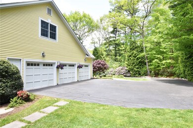 129 Woodridge Dr, Saunderstown, RI 02874 - photo 2