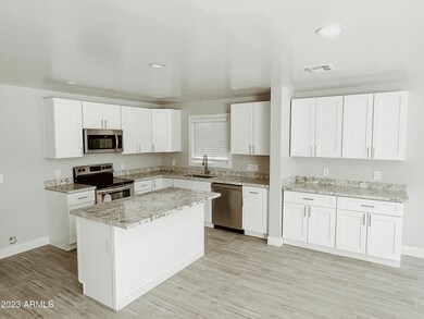 2221 N 27th St, Phoenix, AZ 85008 - photo 4