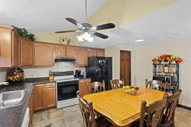11 Coggeshall Ave, Bristol, RI 02809 - photo 4
