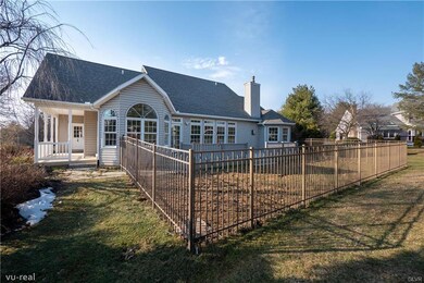 978 Treeline Dr, Allentown, PA 18103 - photo 5