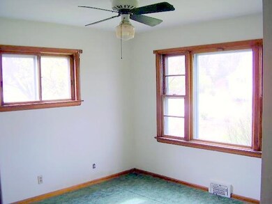 2919 Bement St, Erie, PA 16506 - photo 5