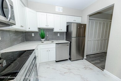 606 Wellington Place, Matawan, NJ 07747 - photo 4