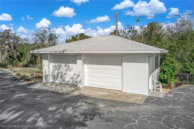 310 Lake Mirror Dr, Lake Placid, FL 33852 - photo 2