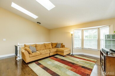 255 Columbus Dr unit 1910, Franklin Park, NJ 08823 - photo 3