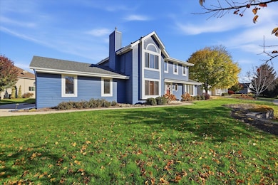 858 Laureate Dr, Pewaukee, WI 53072 - photo 4