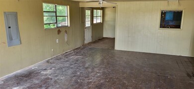 Unfurnished room with ceiling fan and electric pan