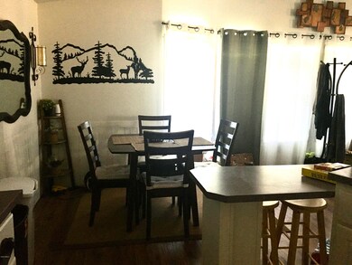 Breakfast bar and dining area