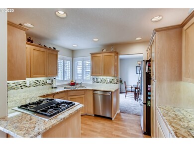 1073 S Pine St, Canby, OR 97013 - photo 4