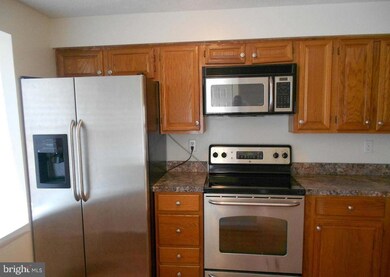 19114 Willow Spring Dr, Germantown, MD 20874 - photo 5