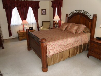 6552 Kings Hwy S, Zionsville, PA 18092 - photo 3