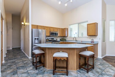 Kitchen w/Bar & Eating Nook