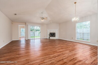 4-web-or-mls-11128 Wandering Oaks Dr -10