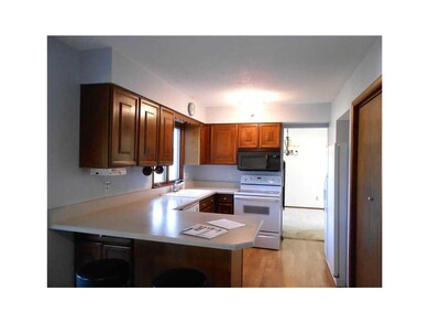 Kitchen. Very nice kitchen with Pergo flooring and