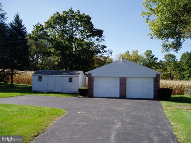 370 Mill St, Boyertown, PA 19512 - photo 4