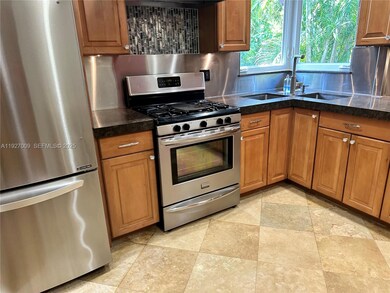 203 NE 86th St, El Portal, FL 33138 - photo 6