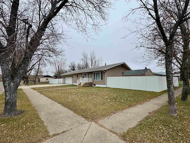 502 7th Ave SE, Stanley, ND 58784 - photo 2