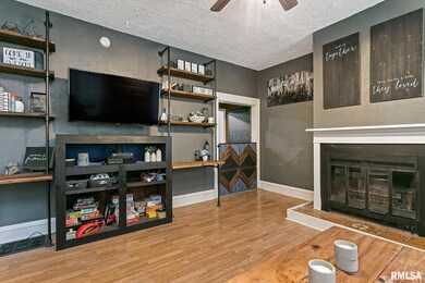 1334 E 9th St, Davenport, IA 52803 - photo 5