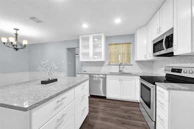 1526 Diplomat Way, Houston, TX 77088 - photo 4