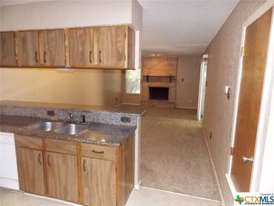 417 Buttercup unit B, New Braunfels, TX 78130 - photo 2