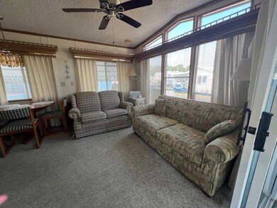 37400 Chancey Rd unit 249, Zephyrhills, FL 33541 - photo 4