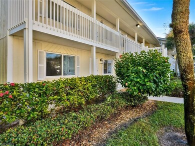 4621 Bayshore Dr unit Q1, Naples, FL 34112 - photo 4